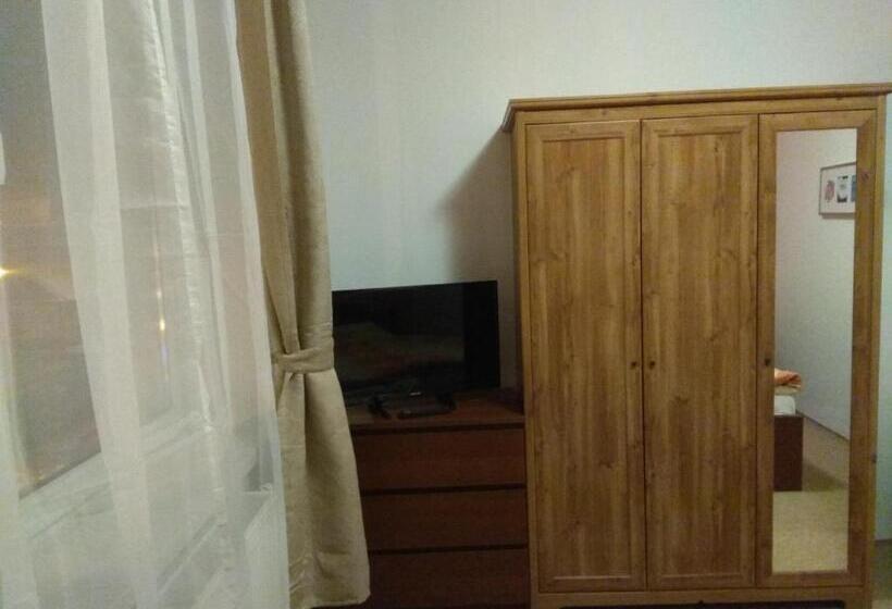 غرفة قياسية, Lidový Dům