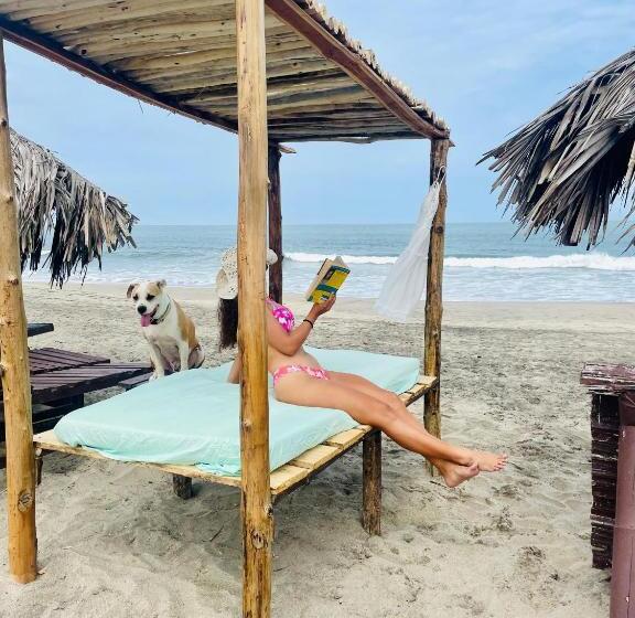 اتاق استاندارد با چشم‌انداز استخر, Un Dia Boutique Resort