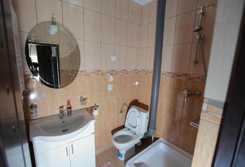 اتاق اکونومی, Casa Lucian