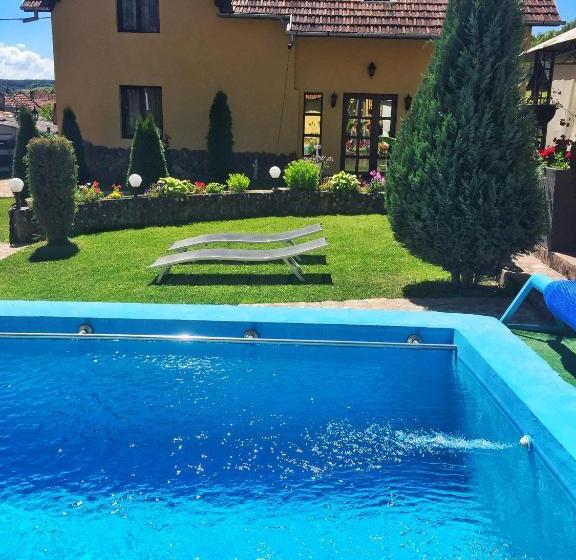Дом 1 Спальня, Casa De Vacanta Silvia Varmaga