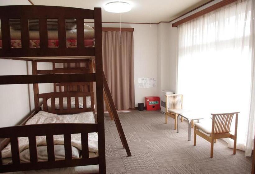 Номер Стандарт Четырехместный Совместный Санузел, Guesthouse E Ne