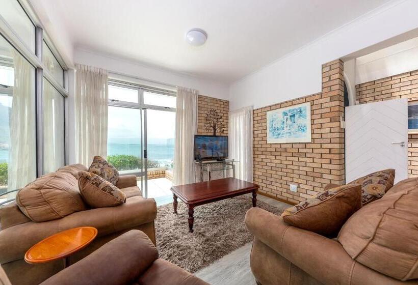 Дом 1 Спальня, Vic Bay Beach House