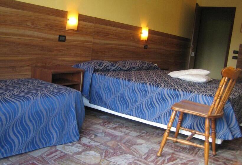 Номер Стандарт Трехместный, Albergo Carpino