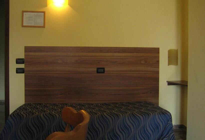 Номер Стандарт Трехместный, Albergo Carpino