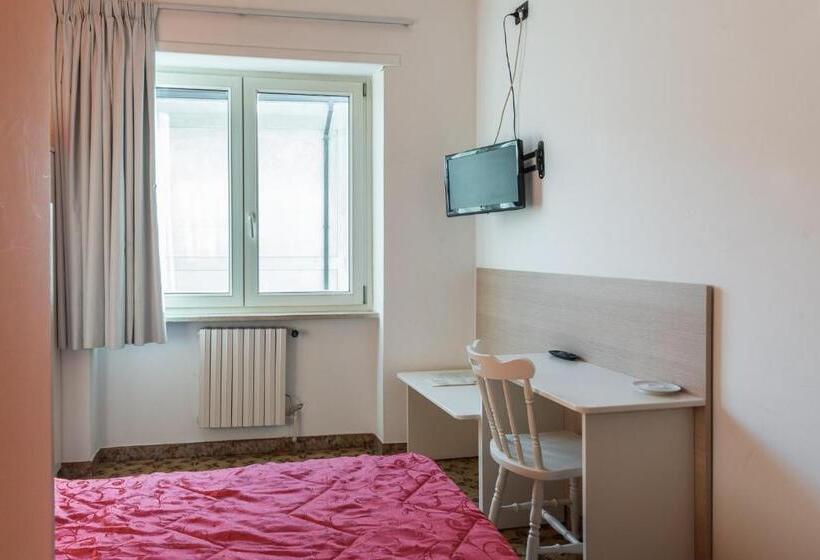 Номер Стандарт Индивидуальный, Albergo Carpino