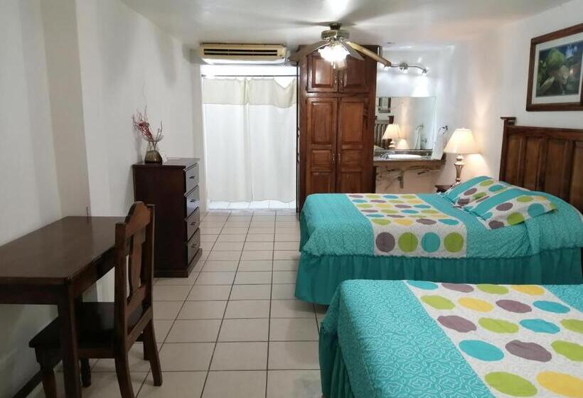 Quarto Estandar Vista Mar, Freedom Shores La Gringa Hotel   Universally Designed