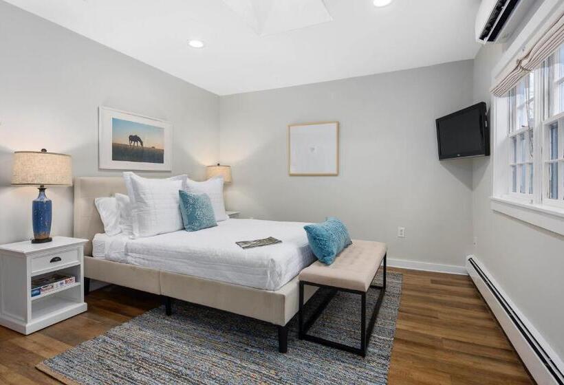 Quarto Deluxe, Lambert S Cove Inn & Resort
