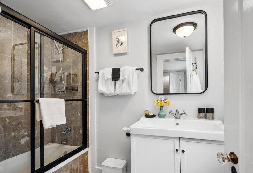 Quarto Superior, Lambert S Cove Inn & Resort