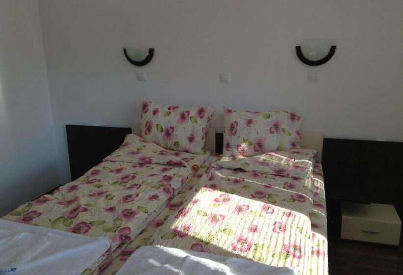 Четырехместный Номер Стандарт, Guest House Luchi