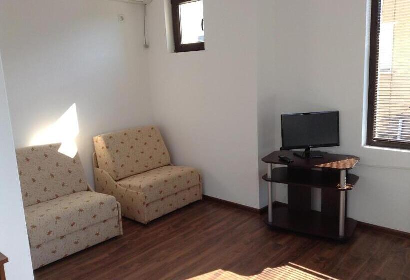 Четырехместный Номер Стандарт, Guest House Luchi