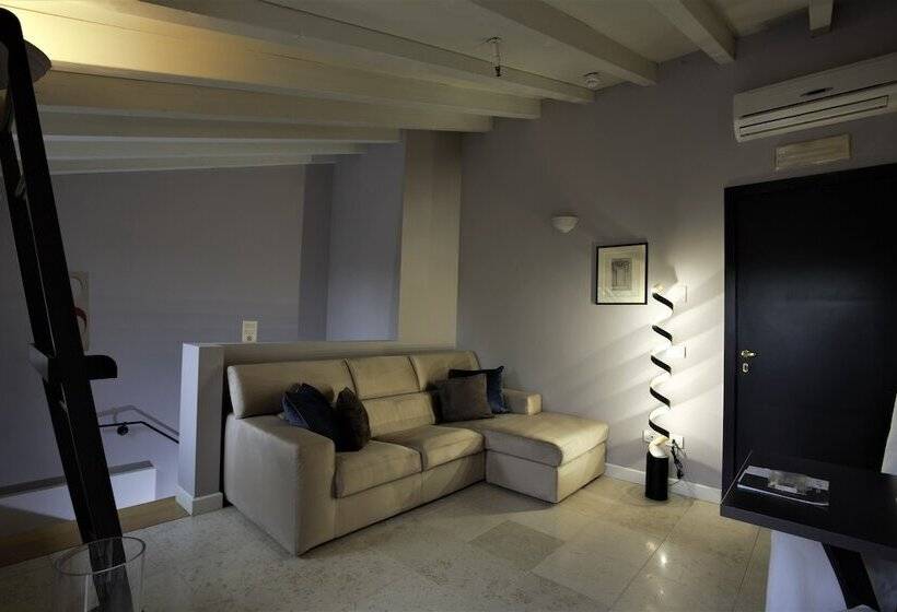 سوییت, Santellone Resort