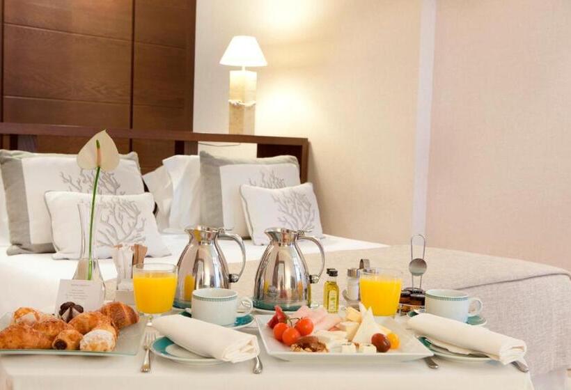 سوییت جونیور با چشم‌انداز دریا, Las Arenas Balneario Resort