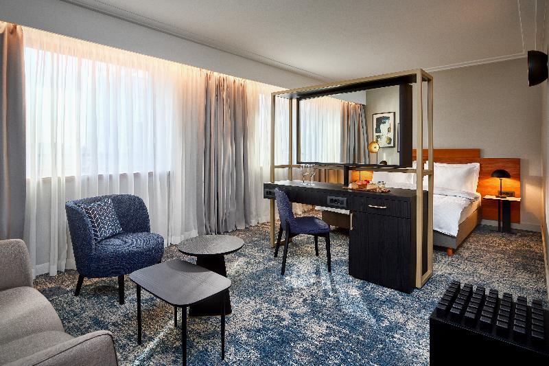 اتاق لوکس با چشم‌انداز دریا, Las Arenas Balneario Resort