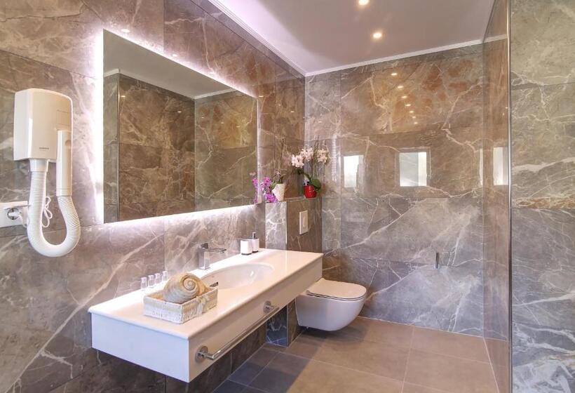 Апартаменты Deluxe 2 Спальни, Villa Antea Apartments