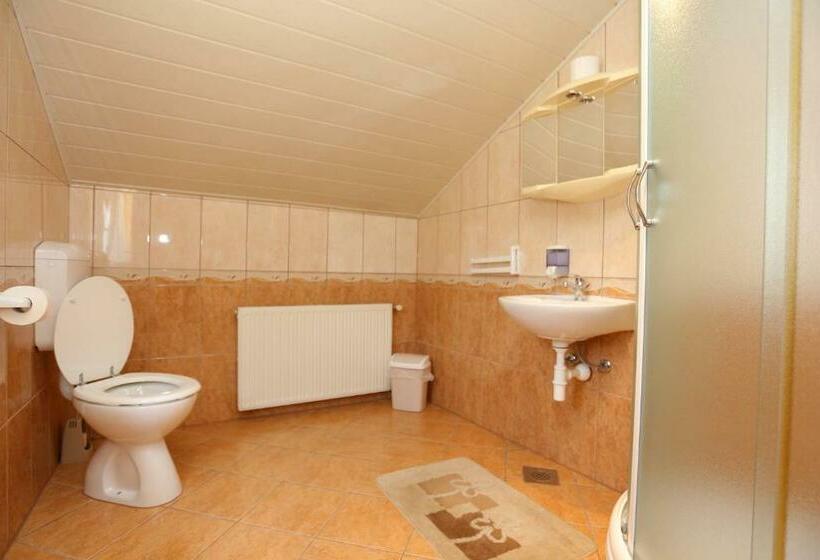 Четырехместный Номер Стандарт с Балконом, Rooms With A Parking Space Slunj, Plitvice   17502
