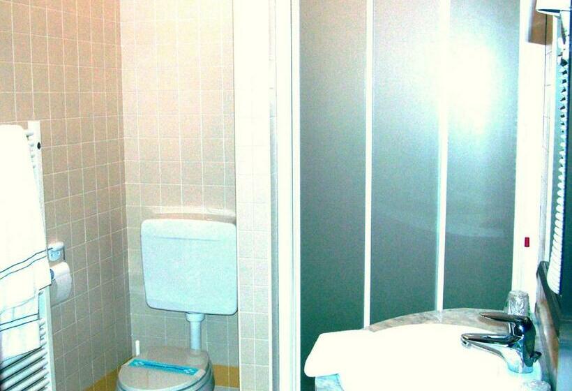 اتاق استاندارد یک نفره, Albergo Roma