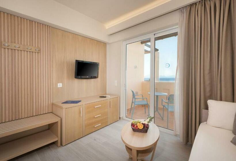 Семейный Номер Вид на Бассейн, Horizon Beach Resort