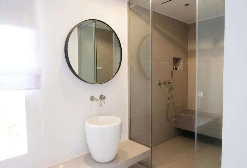 带按摩浴缸和海景的套房, Ostraco Suites