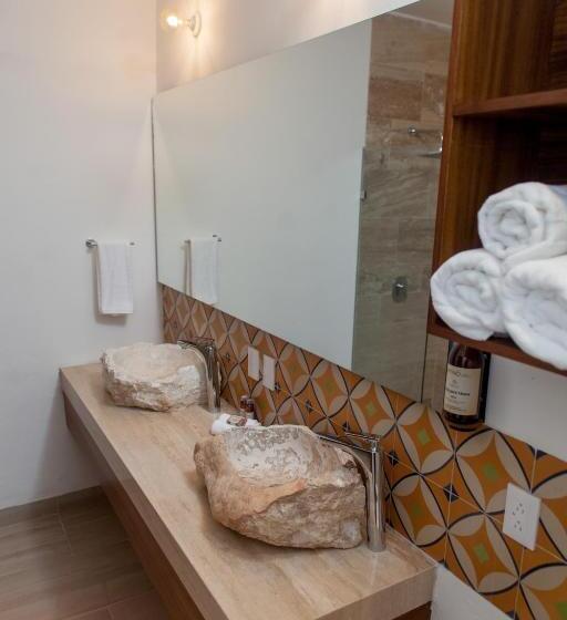 家庭工作室, Latino Hotel Boutique
