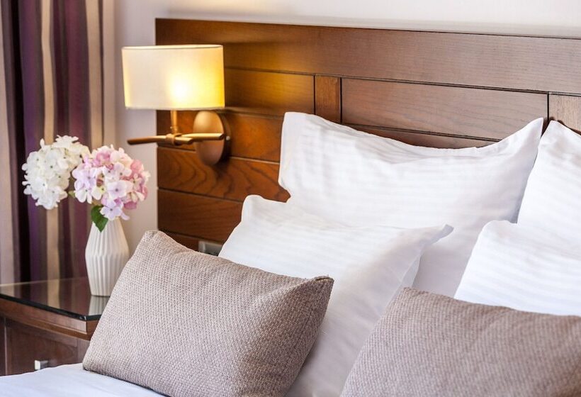 Полулюкс с Бассейном, Porto Platanias Beach Resort & Spa