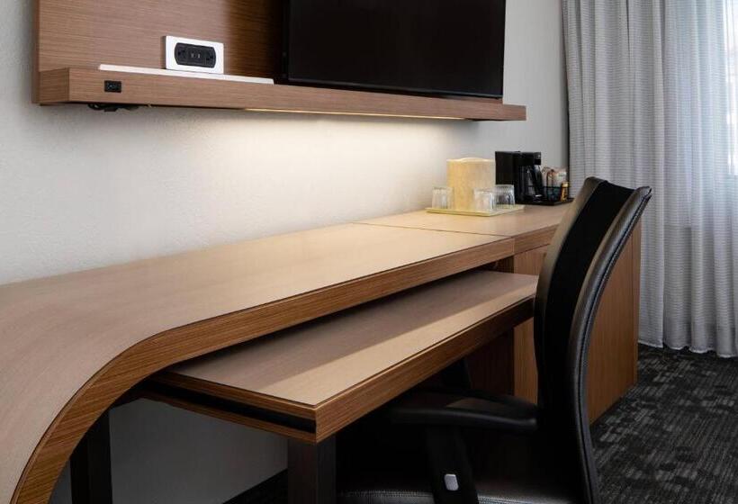 اتاق استاندارد با چشم‌انداز استخر, Courtyard By Marriott Orlando Lake Buena Vista At Vista Centre