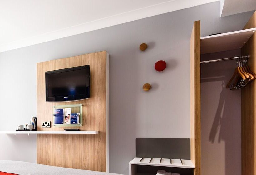 Номер Стандарт, Holiday Inn Express Portsmouth Gunwharf Quays, An Ihg