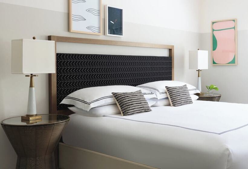 חדר פרמיום נוף לגינה, Kimpton Surfcomber Hotel, An Ihg