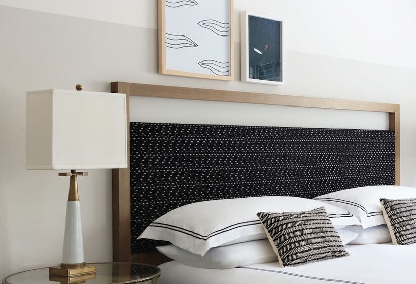 اتاق پریمیوم با چشم‌انداز باغ, Kimpton Surfcomber Hotel, An Ihg
