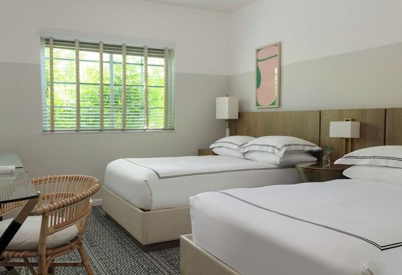 اتاق پریمیوم با چشم‌انداز باغ, Kimpton Surfcomber Hotel, An Ihg