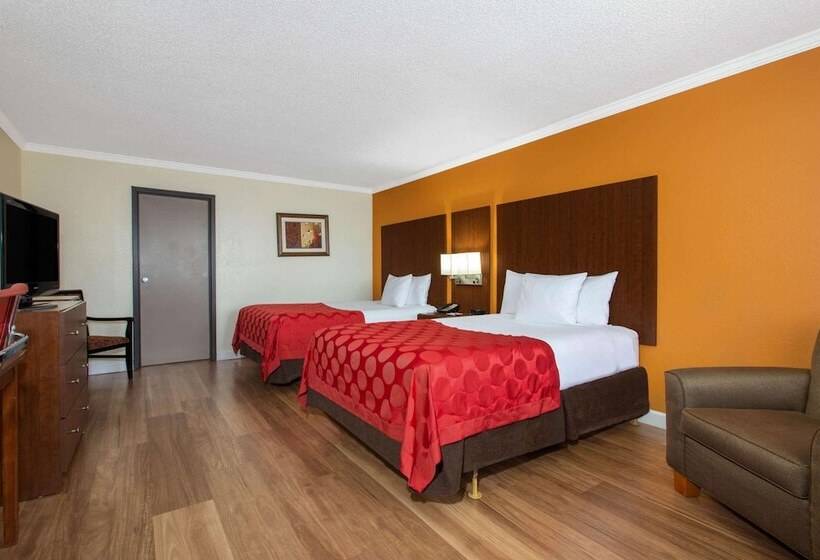 ２ダブルベッドのスタンダードルーム, Ramada By Wyndham Tampa Westshore Airport South