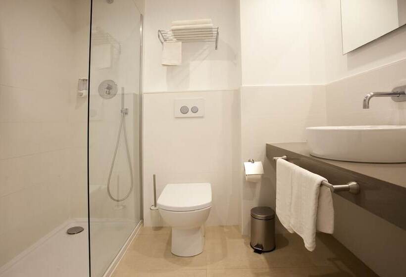 استودیوی استاندارد, Playa Bella Apartments