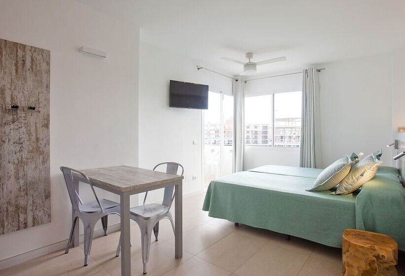 استودیوی استاندارد, Playa Bella Apartments