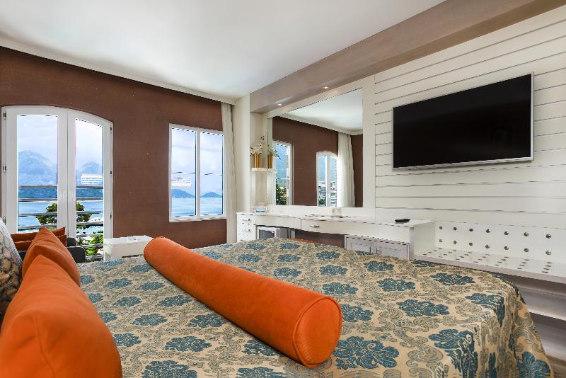 サイドオーシャンビュースタンダードルーム, Orange County Kemer