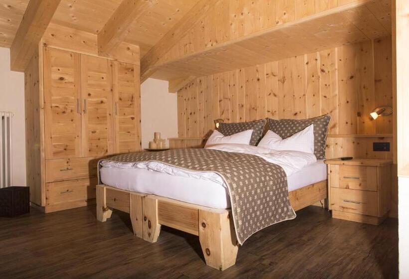 اتاق استاندارد چهارنفره با بالکن, B&b The King
