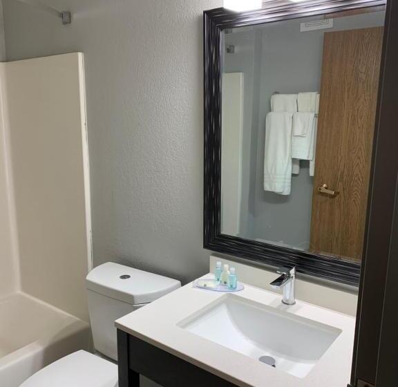 Люкс Кровать Кинг, Quality Inn Owatonna Near Medical Center