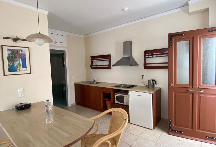 جناح مطلّ علي الحديقة, Amazones Village Suites