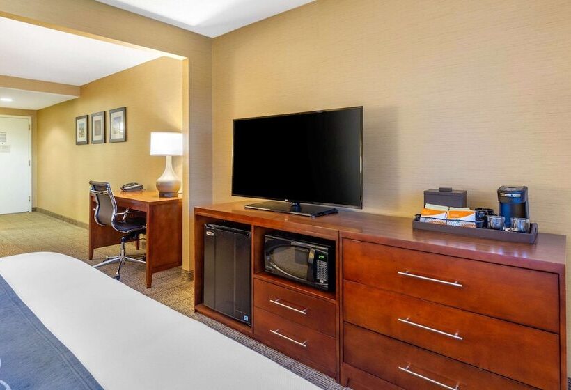 Люкс, Comfort Inn & Suites Logan International Airport