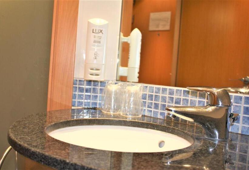 Семейный Номер, Holiday Inn Express Molins De Rei, An Ihg
