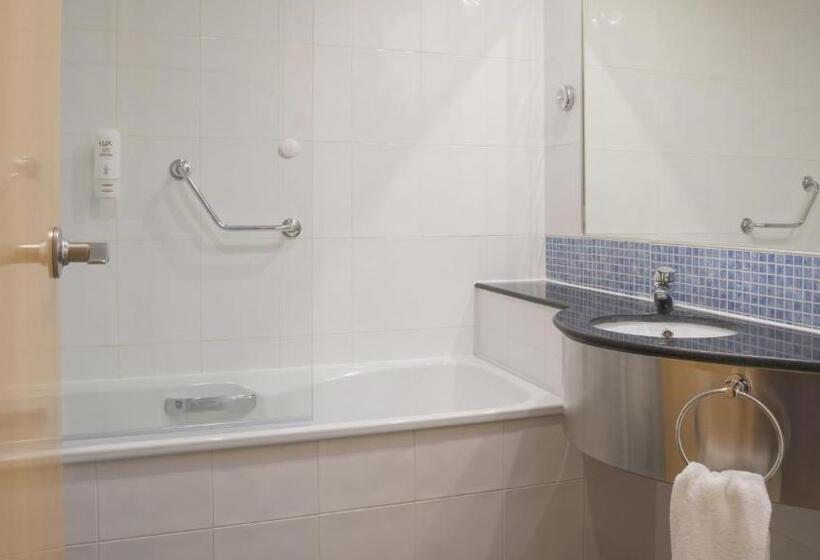 Семейный Номер, Holiday Inn Express Molins De Rei, An Ihg