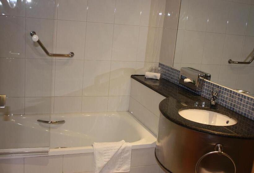 스탠다드 트리플 룸, Holiday Inn Express Molins De Rei, An Ihg