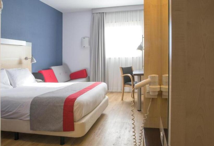 스탠다드 트리플 룸, Holiday Inn Express Molins De Rei, An Ihg