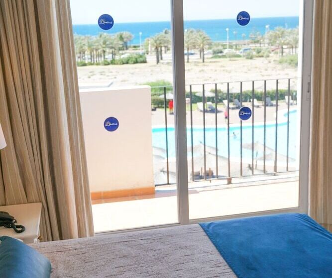 Quarto Triplo Estandar, Ohtels Cabogata