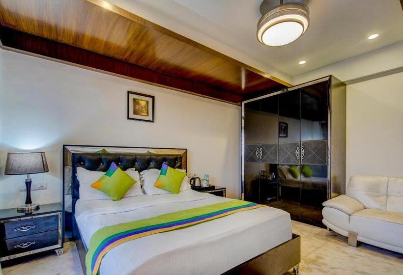 Номер Deluxe, Treebo Soho Newtown