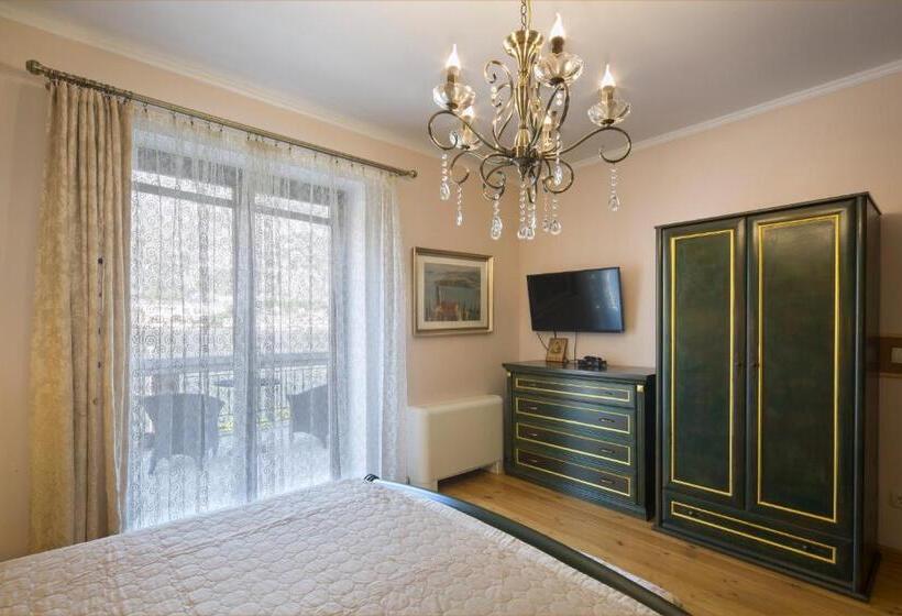اتاق لوکس با بالکن و چشم‌انداز دریا, Palazzo Banicevic Luxury Rooms