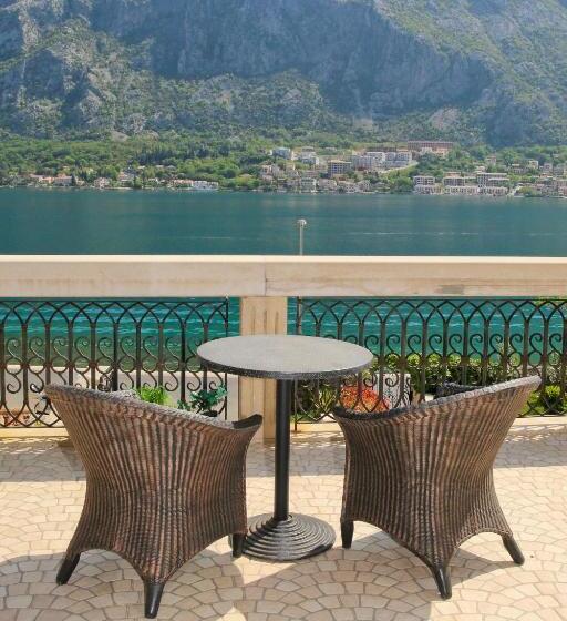 اتاق لوکس با بالکن و چشم‌انداز دریا, Palazzo Banicevic Luxury Rooms