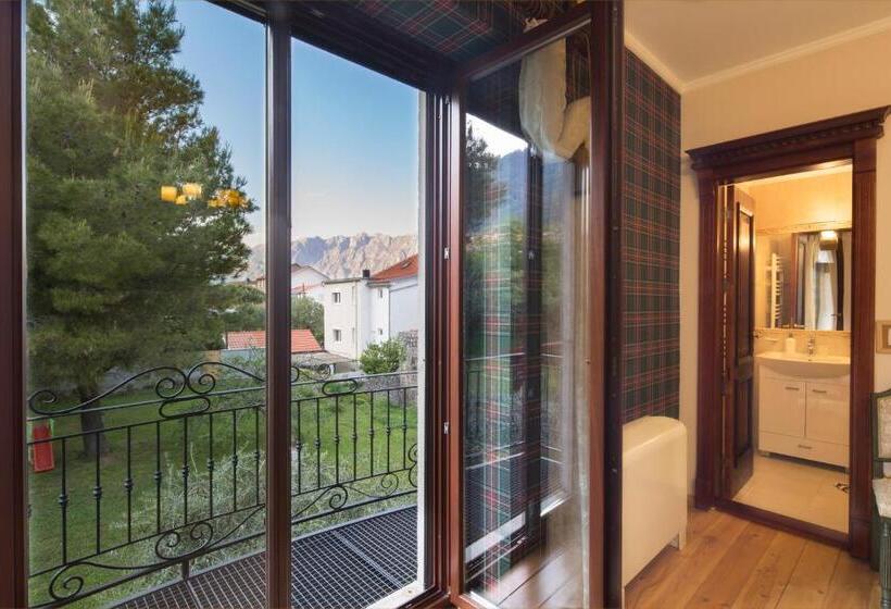 اتاق استاندارد با چشم‌انداز استخر, Palazzo Banicevic Luxury Rooms