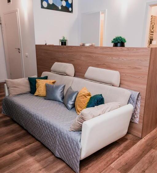 استودیو خانوادگی, Puzzle Apartaments&studios