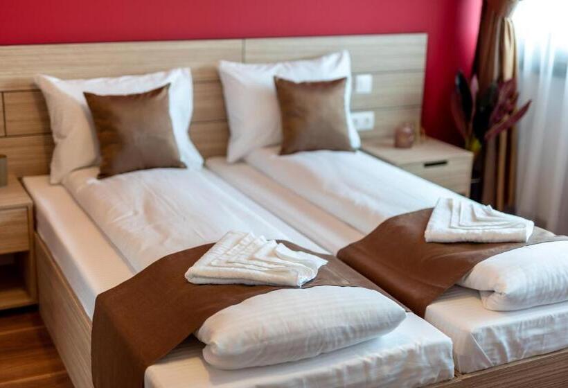Номер Deluxe, Escala Rooms