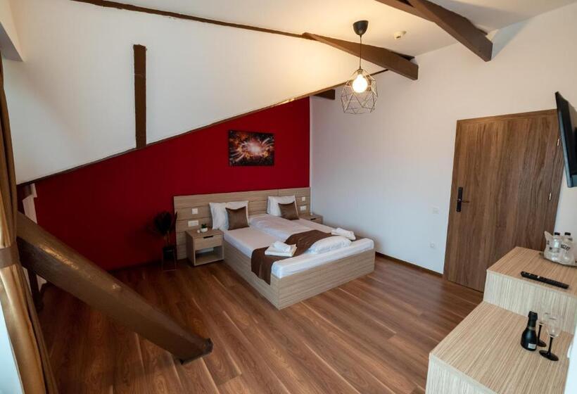Четырехместный Номер Deluxe, Escala Rooms