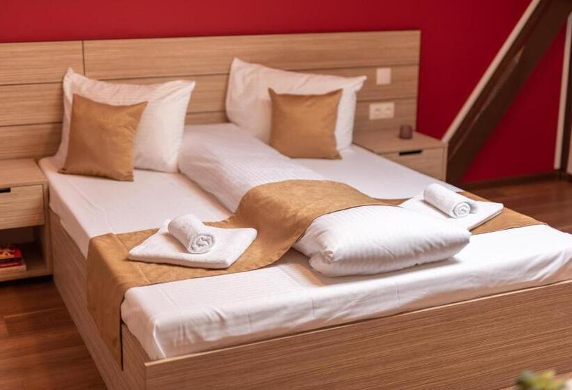 Четырехместный Номер Deluxe, Escala Rooms